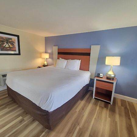 Days Inn By Wyndham - Cape Cod West Yarmouth Buitenkant foto