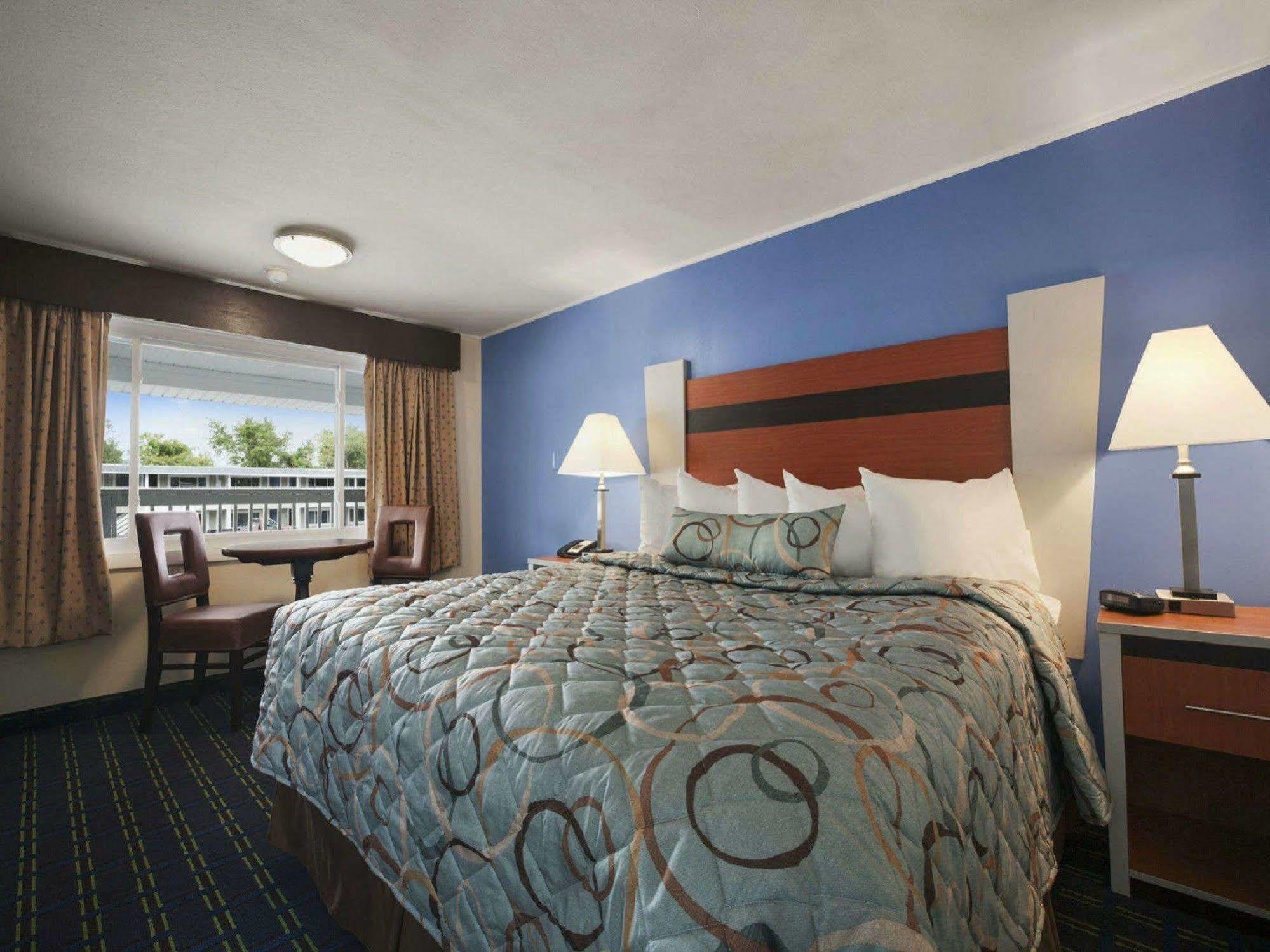 Days Inn By Wyndham - Cape Cod West Yarmouth Buitenkant foto