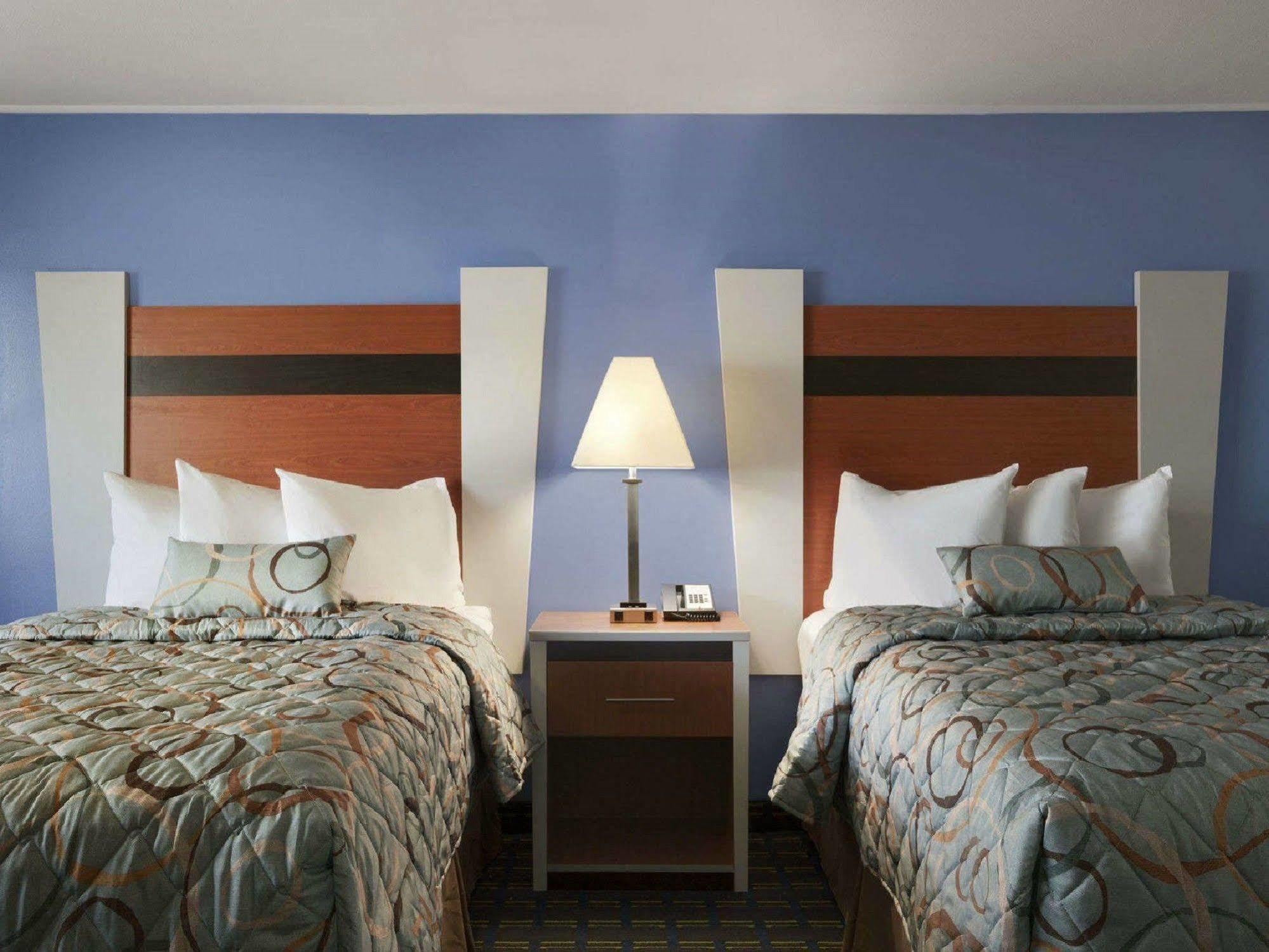 Days Inn By Wyndham - Cape Cod West Yarmouth Buitenkant foto