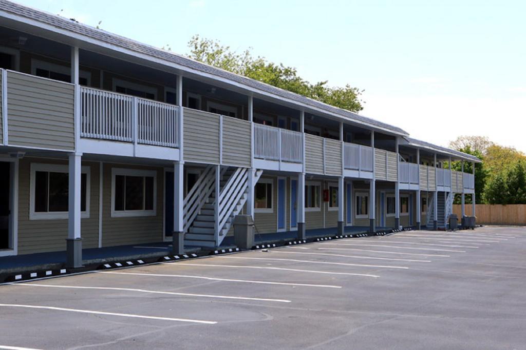 Days Inn By Wyndham - Cape Cod West Yarmouth Buitenkant foto