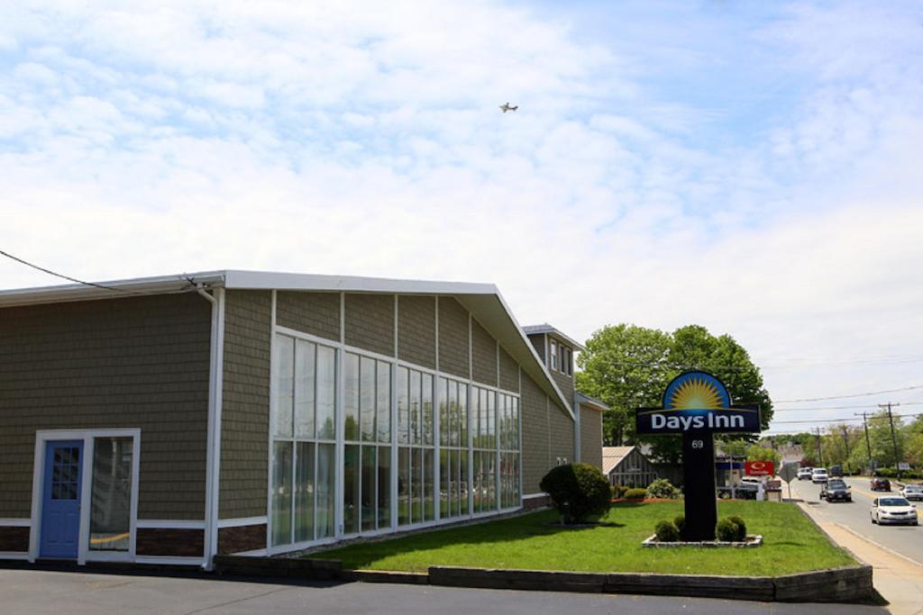 Days Inn By Wyndham - Cape Cod West Yarmouth Buitenkant foto