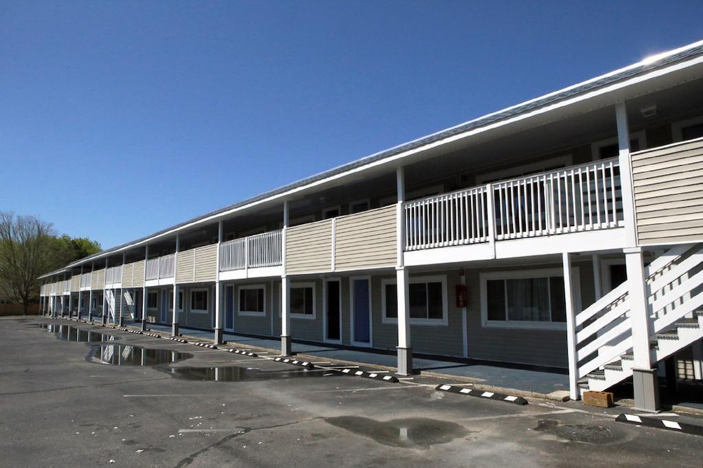 Days Inn By Wyndham - Cape Cod West Yarmouth Buitenkant foto
