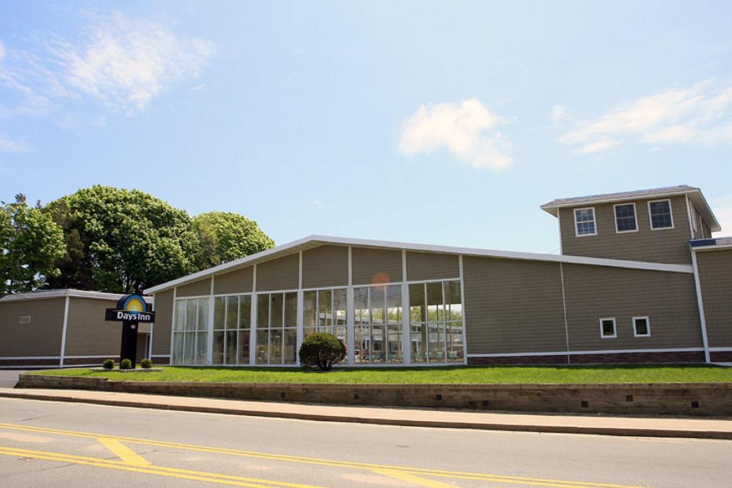 Days Inn By Wyndham - Cape Cod West Yarmouth Buitenkant foto