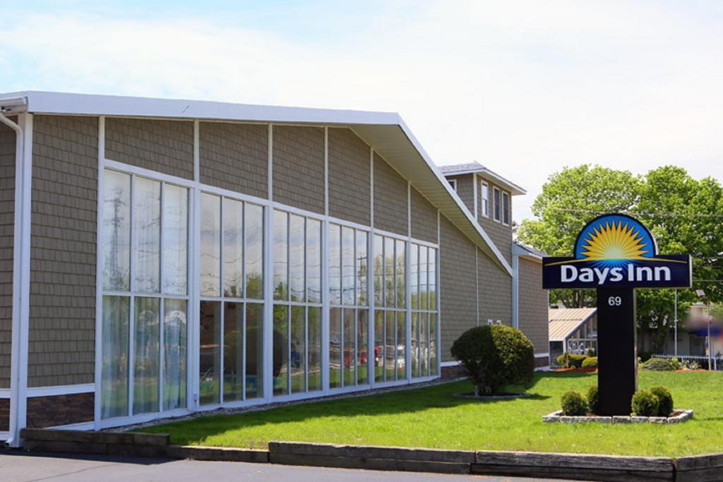 Days Inn By Wyndham - Cape Cod West Yarmouth Buitenkant foto