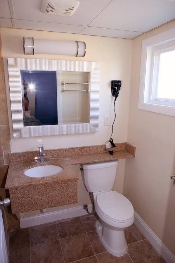Days Inn By Wyndham - Cape Cod West Yarmouth Buitenkant foto