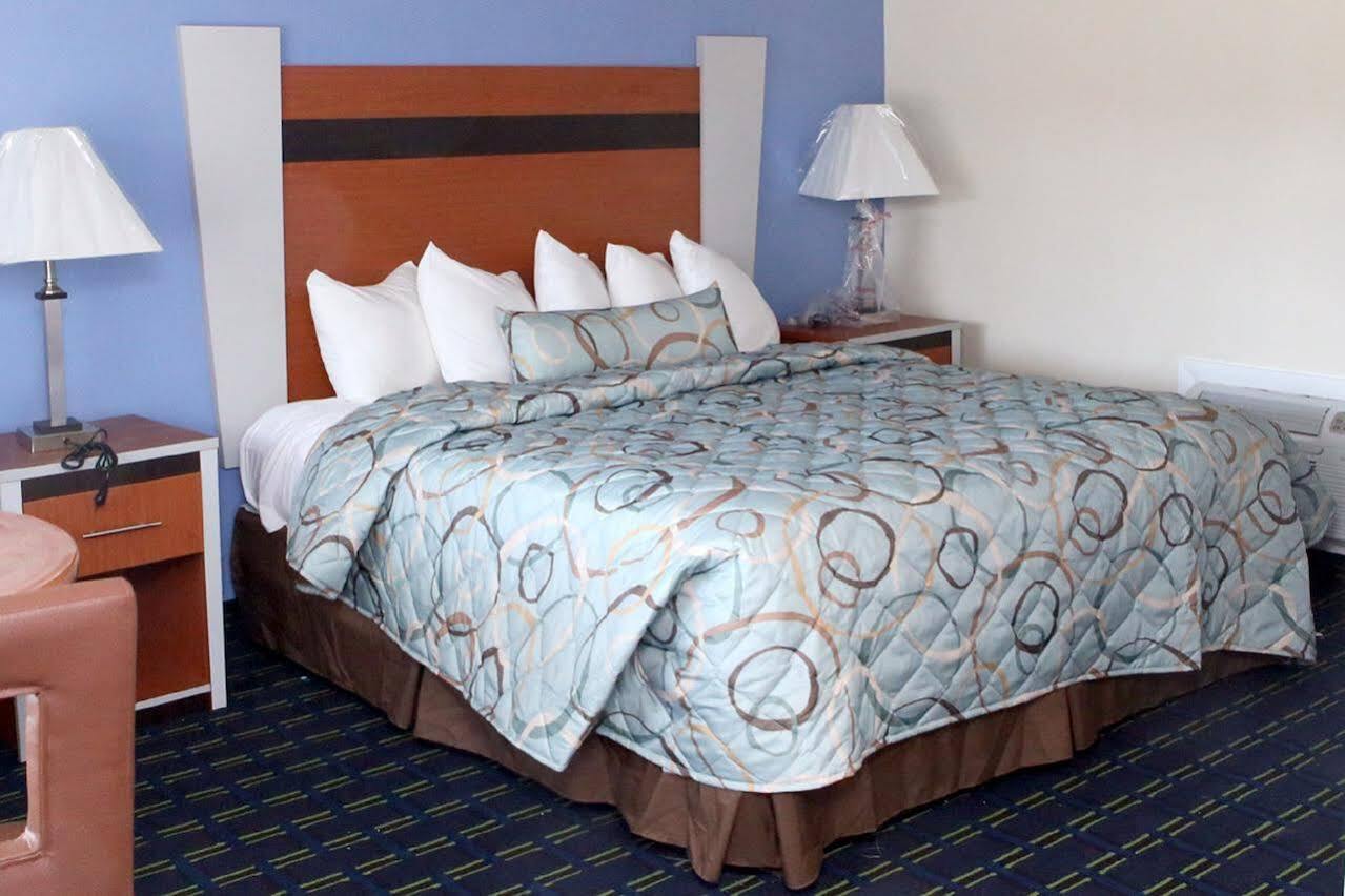 Days Inn By Wyndham - Cape Cod West Yarmouth Buitenkant foto