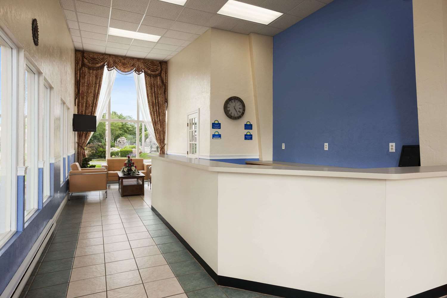 Days Inn By Wyndham - Cape Cod West Yarmouth Buitenkant foto